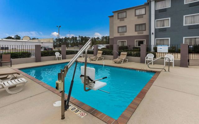 Quality Inn & Suites Pearl - Jackson