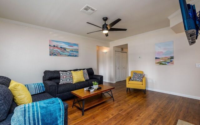 Comfort 3 Bedroom Condo by Redawning