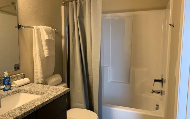 4BR Comfort House With Modern Amenities