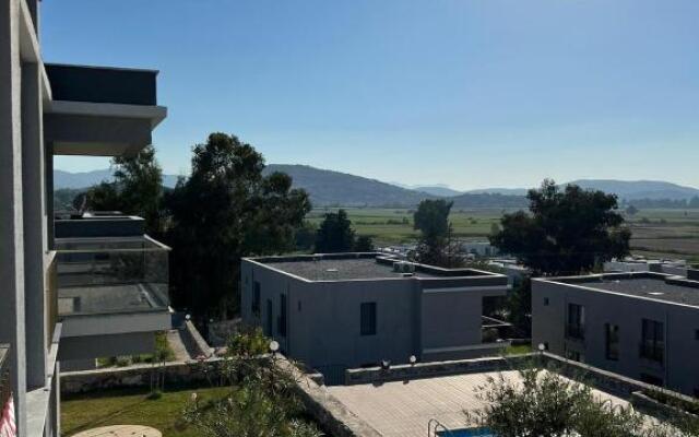 Scenic Flat With Shared Pool in Milas