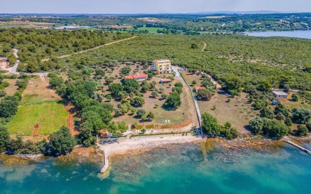 Stunning Apartment in Pomer With 1 Bedrooms and Wifi