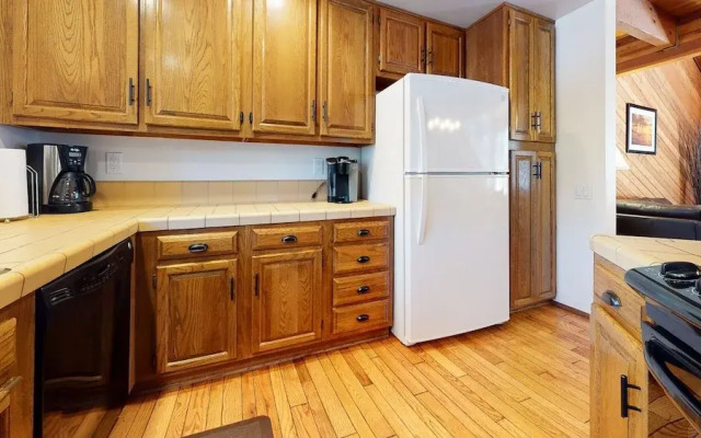 Snowflower 20 Pet-Friendly, Spacious Corner Unit With Great Complex Amenities by RedAwning