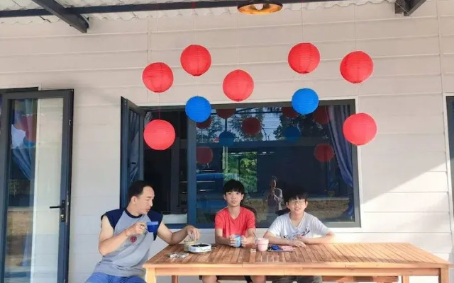 Ruby House, 3 Bedroom Apartment, Beachside