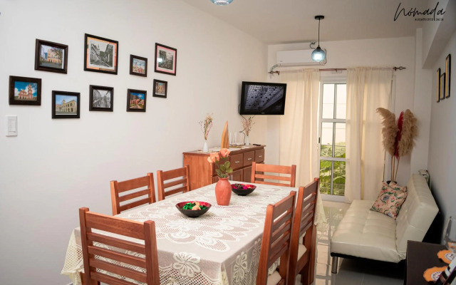 Departamento en calle principal, cómodo, hasta 4.