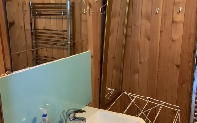 Economical 2BR Small Furnished Annex-high Wycombe