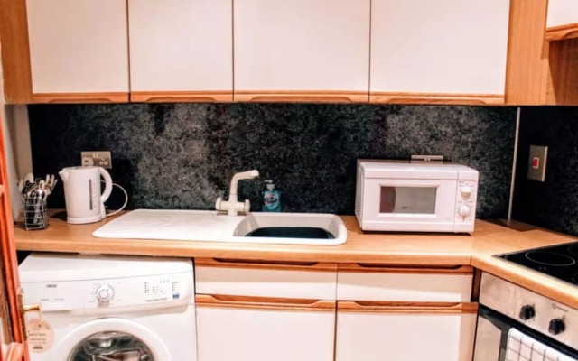 1 Bedroom Apartment Near The Old Town