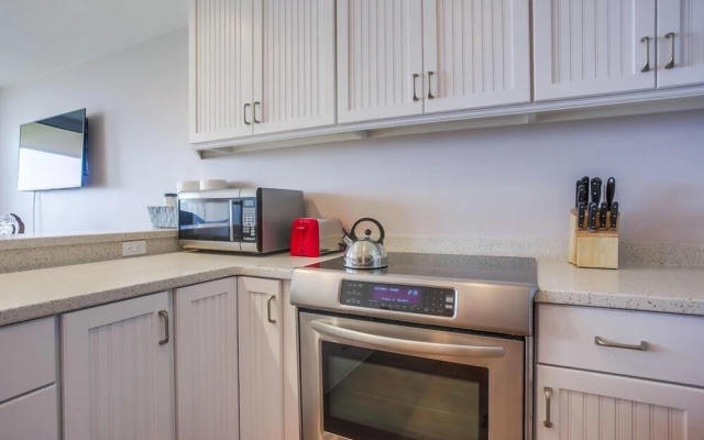 Remodeled Beachfront Condo With Pool and Beach Access Dmst14 by Redawning