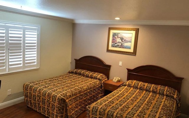 Gateway Thunderbird Motel