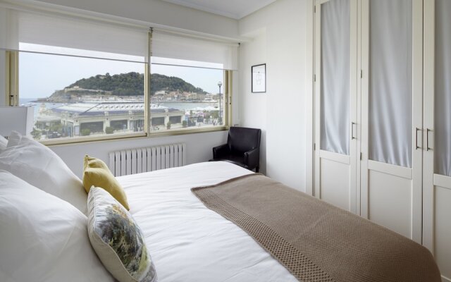 Playa de La Concha 3 Apartment by FeelFree Rentals
