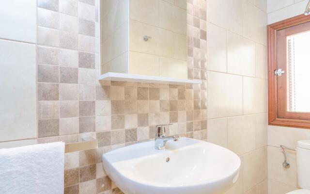 CAN PEDRO ROS - Chalet with terrace in S'ILLOT. Free WiFi