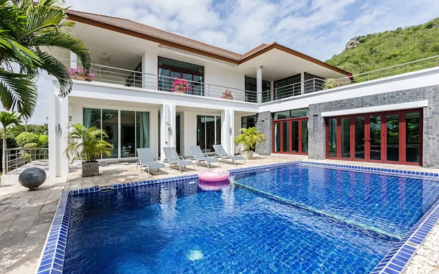 Unique Pool Villa with 5 Bedrooms and Sea View (PM-C1)