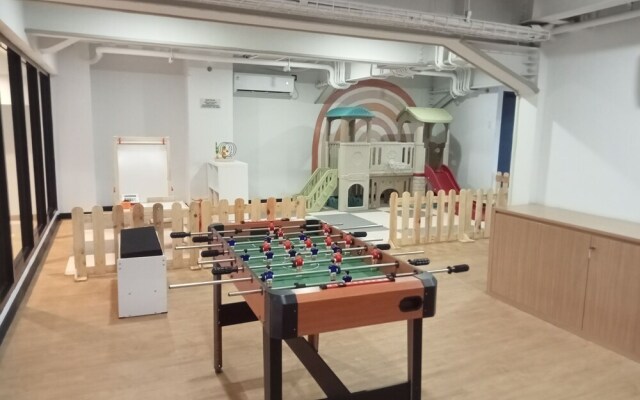 Exclusive And Homey 3Br Loft At Kingland Avenue Apartment