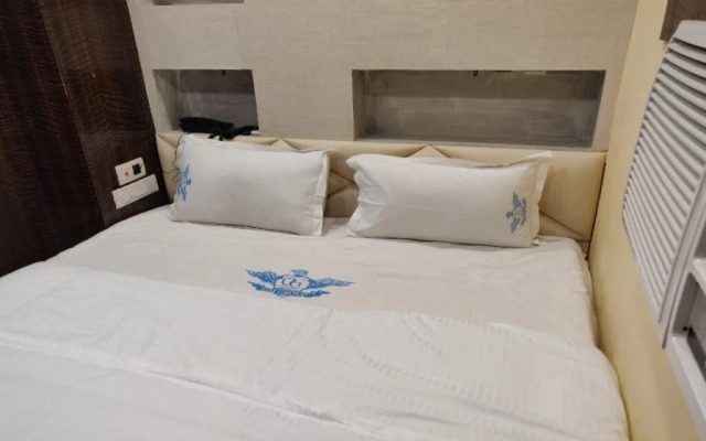 Hotel Ops By OYO Rooms
