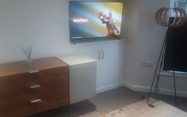 Fabapartment-12pmcheckout-freebubbly-seaside