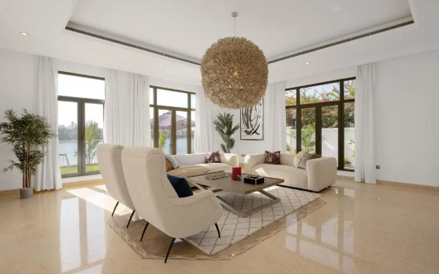 Maison Privee - Villa on Beach w Private Pool The Palm Jumeirah