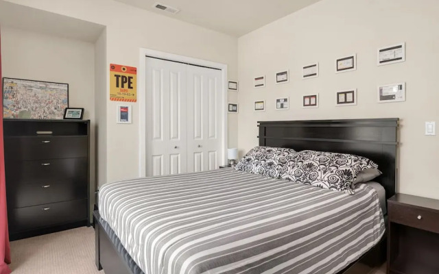Seattle Vacation Home: The Aerodrome