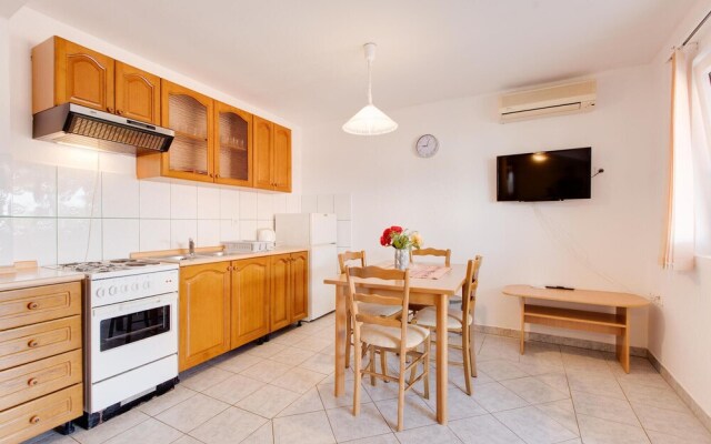 Nice Apartment in Marsici With Wifi and 1 Bedrooms