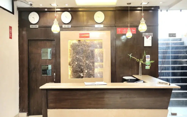 Capital O 15395 Hotel 42