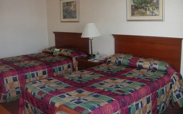 Lomira Inn and Suites