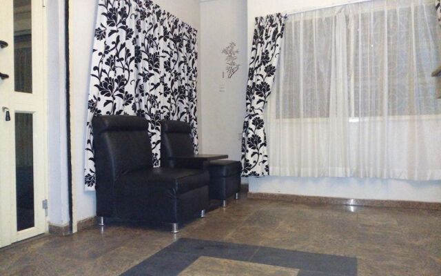 Roneks Royal Hotel & Suites