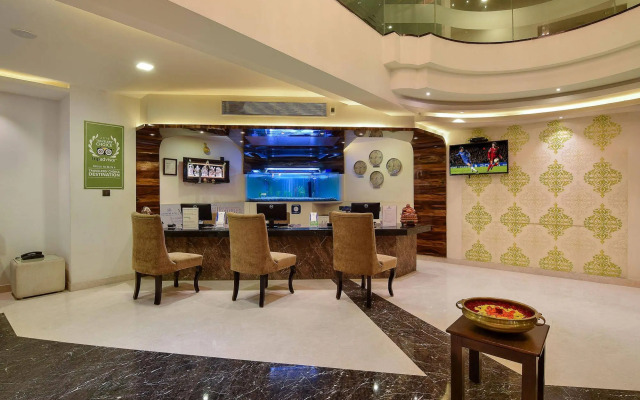 Akshaya Aura
