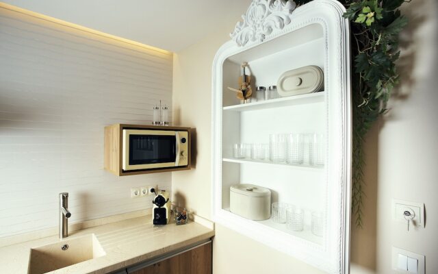 Cabaret Terrace Suite