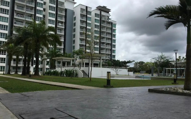 Sandakan Spacious and Comfortable Pool View Condo