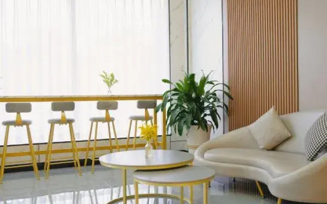 Orange Business Hotel