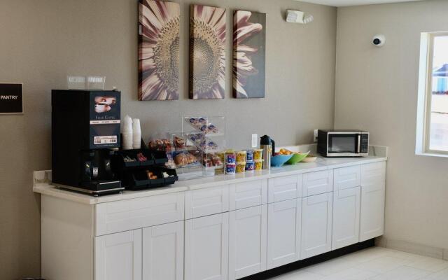 Red Roof Inn Hutchins