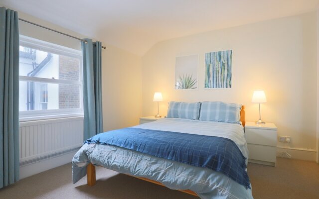2 Bedroom Flat in Battersea Near Clapham Common