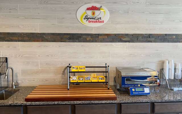 Super 8 by Wyndham Independence KS