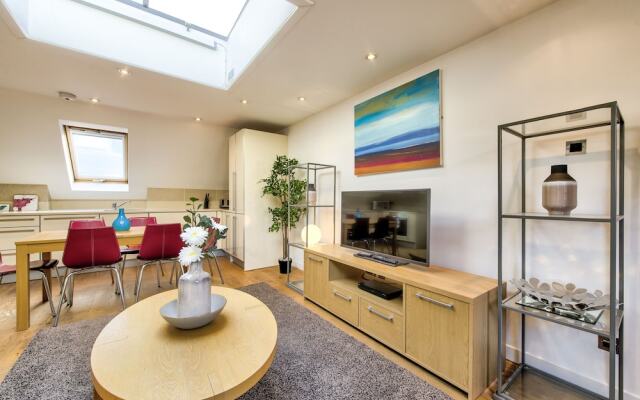 Quiet Mews Street Apartment in the Heart of Edinburgh