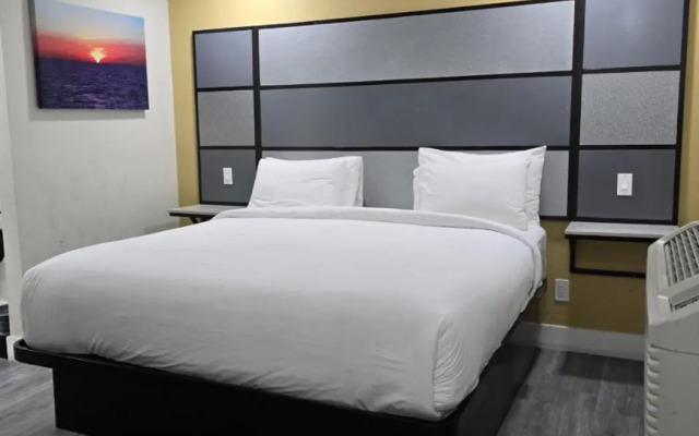 Hotel Avenida Victorville I 15