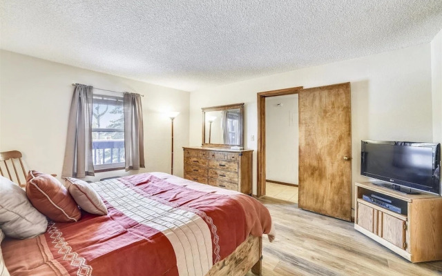 Mountainside  155a 2 Bedroom Condo by RedAwning