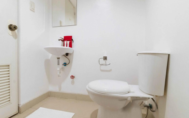 RedDoorz Plus @ Banawe Quezon City Weekly Stay
