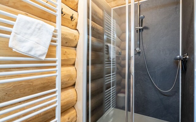 Lovely Chalet With Lush Green View in Carinthia