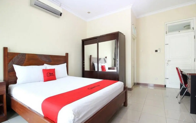 RedDoorz Plus near STIE YKPN