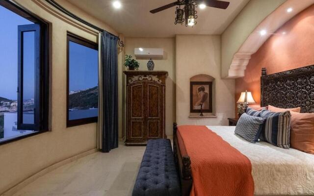 Stunning 6BD Pedregal Villa Maria