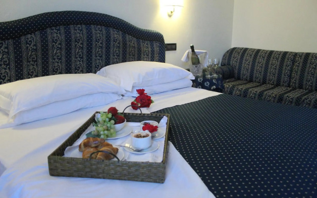 Yachting Hotel Mistral