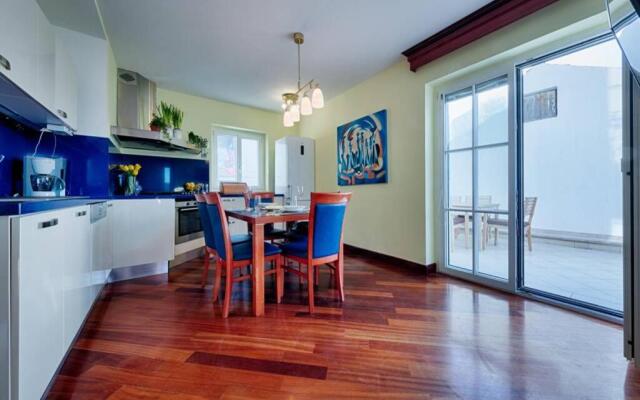 Seafront Apartment For4