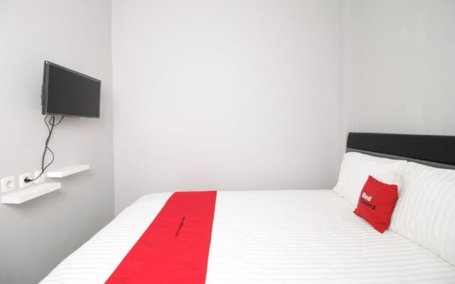 RedDoorz @ Meruya Selatan