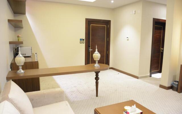 E1 Hotel