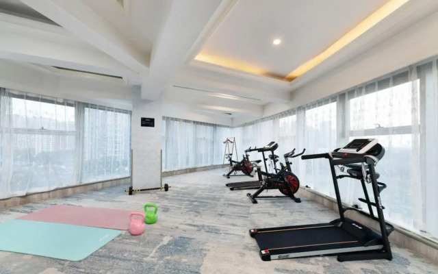 Guzi Celebrity First Hotel (Wenjiang University Town)