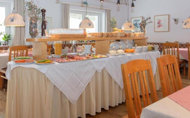 Hotel Pension Pinzgauer Hof