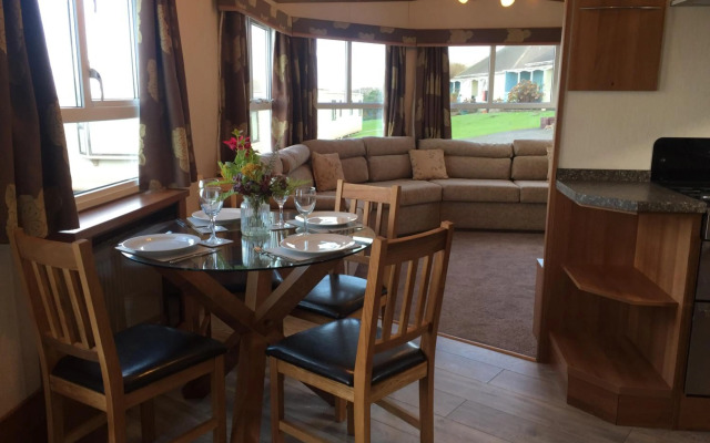 'Hartland Caravan' with Sea Views