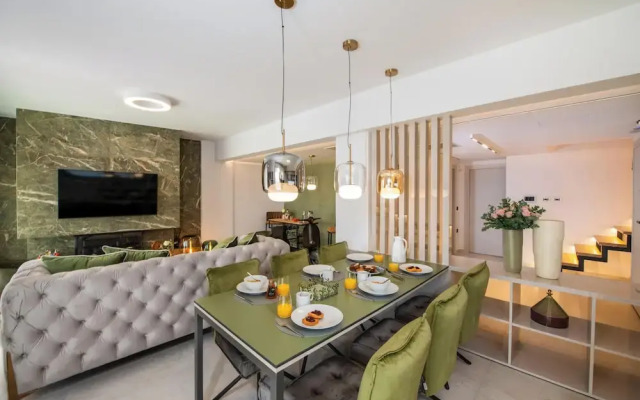 Flos Apartments