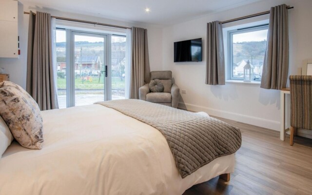 Suite 2 - Sleeping Giant Hotel - PEN Y CAE Inn