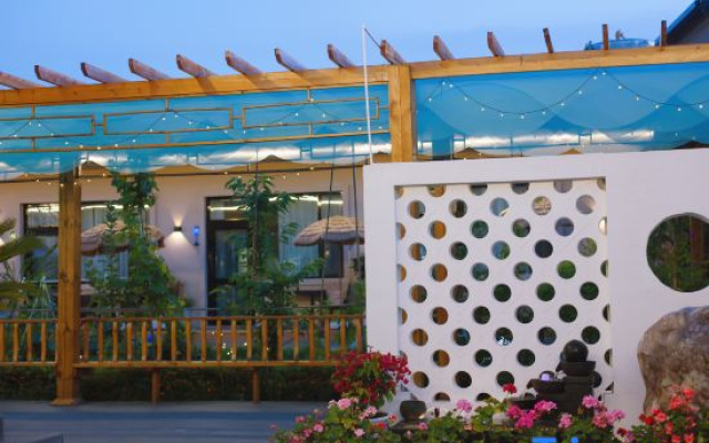 Flowers Bloom in the Western Regions homestay