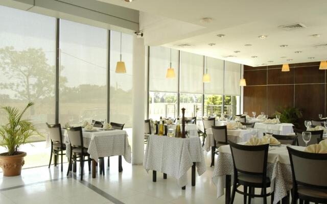 Camberland Resort And Suites Pilar