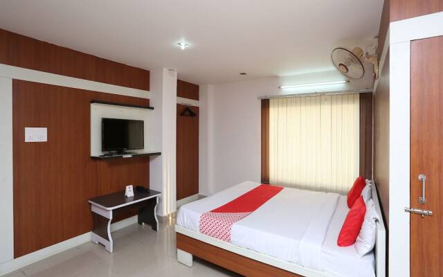 OYO 13288 Hotel Rajashree Inn